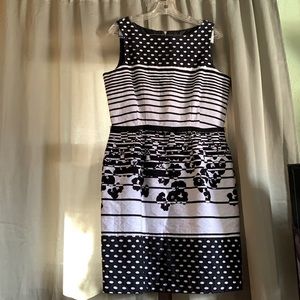 Taylor sz 12 sleeveless b & w dress
